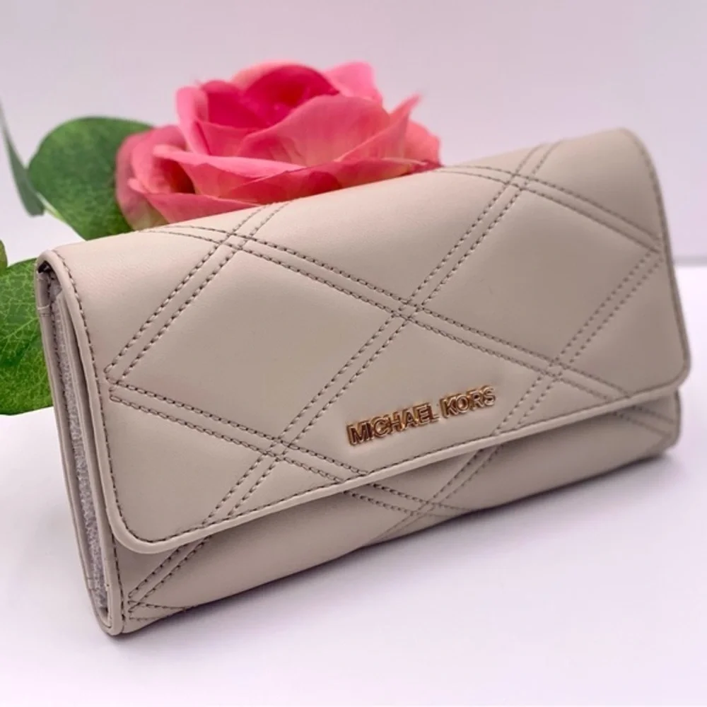 Michael Kors Large Trifold Wallet Light Sand - Picture 8 of 12